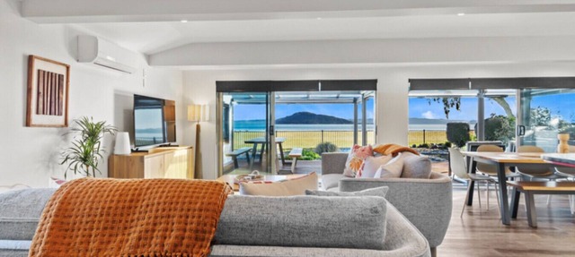 Absolute Lakefront | Panoramic Views & Spacious Stay for 10