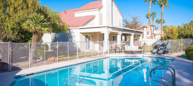 Absolute Perfection! Stunning Pool! Luxurious Spa! Putting Green! Pool Table!