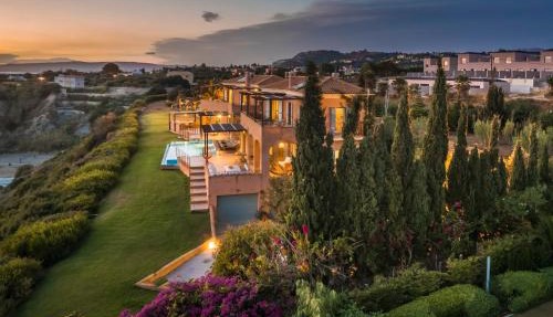 Absolute Villa by Stylish Stays
