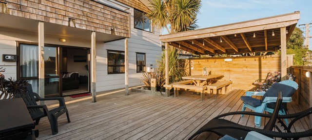 ACCOMMODATE 19 - OCEAN FRONT.