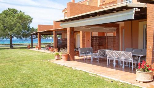 AEON Beach Villa, Tripotamos by Halkidiki Villas