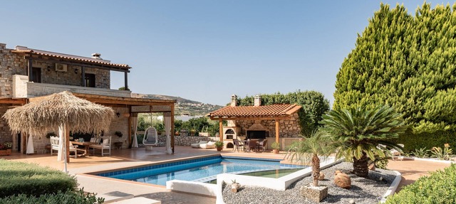 Agnes Villa, Unrivalled Living with Private Pool & Walking distance to amenities