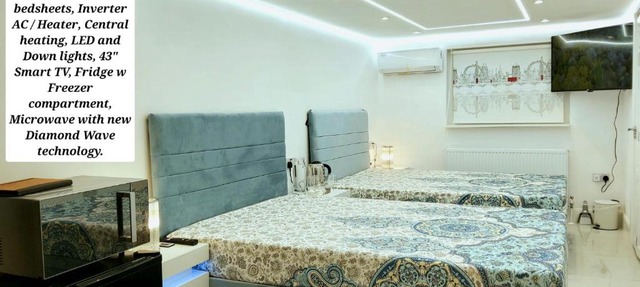 Air Conditioned Modern Double Bed Room with Private Attached Bathroom - FREE Parking - Near London Heathrow Airport & Southall Broadway