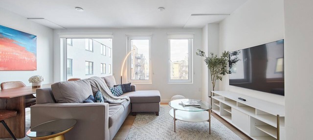 Airy 3 BR Flat w/shared deck - gym - mins to NYC