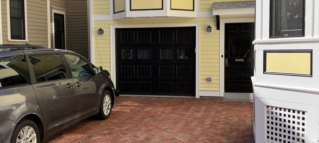 Airy new apt for 2-6. Off-street parking. Walk to shops/restaurants/subway/bus
