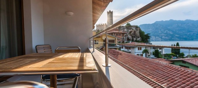 Al vecchio frantoio in the center of town with beautiful lake views, near beach