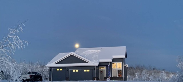 Alaskan home with views of Denali.