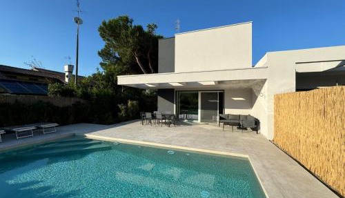 Albarella villa con piscina nuova
