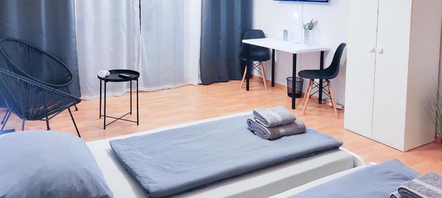 ALFA Apartment Stuttgart Mitte 2 Zimmer City-Lage Berliner Platz Balkon Netflix Küche WM l 2BR 5 Beds 6 People l Fully equipped Kitchen & Bathroom