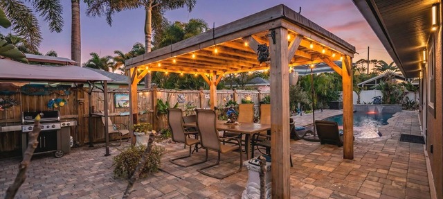 All Your Vacation Needs Met–South Venice Pool Home