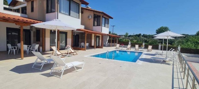 Allegro is a complex of 3 detached villas