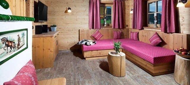 Almchalet Salz-Stub'n, 1-6 Personen, 107 qm, Dusche/WC + Bad/WC, Balkon+Terrasse, TV, W-LAN, Wärmekabine, 3 Schlafzimmer
