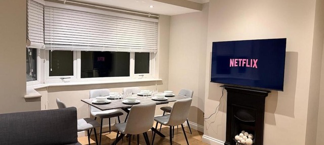 Amanah Properties - Modern 2-Bedroom Home in Harrow for 6 Guests with Free Parking