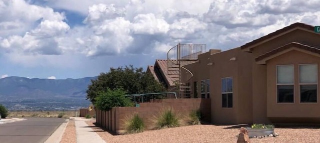 AMAZING VIEWS! Large 4-BR home with hot tub and rooftop deck overlooking ABQ