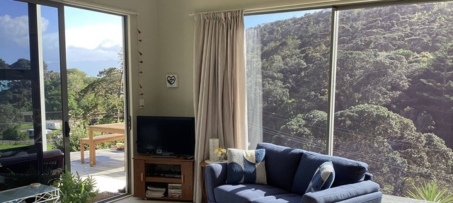 Amodeo Bay Retreat - Nestled in Nature surrounded by Sea, river & mountain views