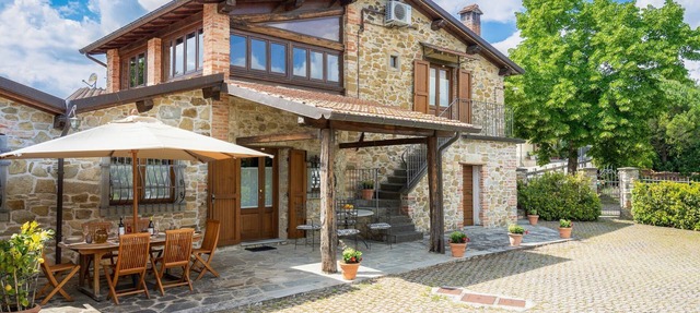An authentic Tuscan stone house in an exellent location with amazing green views