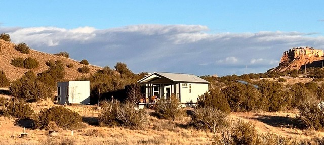 An off-the-grid refuge in the heart of O'Keeffe Country