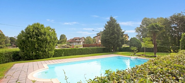 Angera Relax & Pool, Angera, Italy