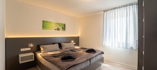 Aparthotel Neckartal - Premium Serviced Apartments mit je 1 oder 2 Doppelzimmern - Highspeed-WLAN, 55' Smart-TV in jedem Zimmer, Vollküche, Klima, Parkplatz - 15 Min nach Stuttgart, Ludwigsburg & Waiblingen - die perfekte Basis für Business & Privat!