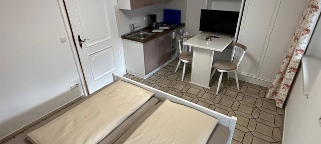 Apartment 5 with living room/bedroom