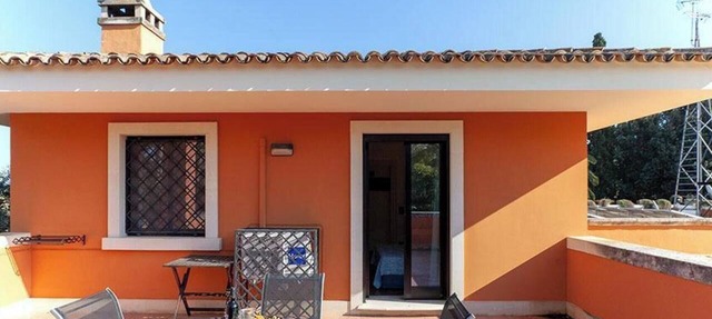 Apartment 'Attico' with Shared Pool, Wi-Fi and Air Conditioning