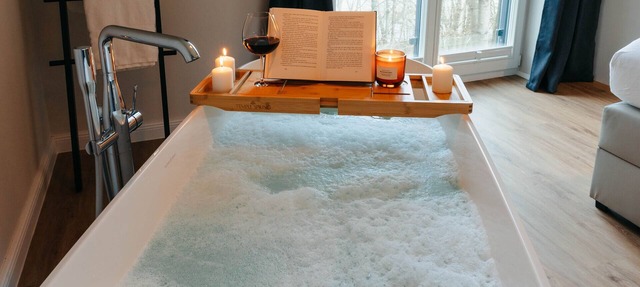 Apartment between forest and lake with free-standing bathtub and balcony (5 star DTV)