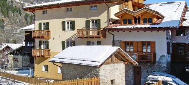 Apartment in Pellizzano with paid sauna