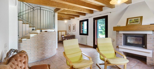 Apartment 'Iris' with Private Terrace, Wi-Fi and Air Conditioning