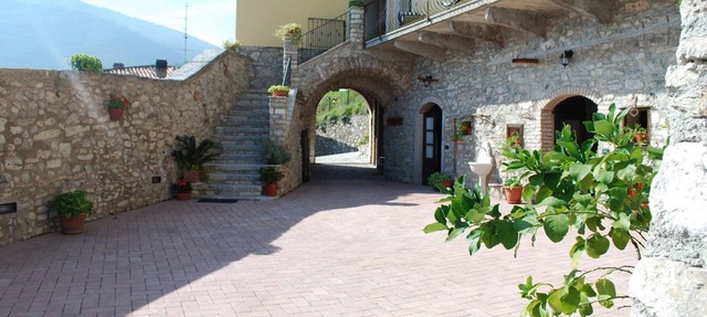 Apartment permitted in absolute panoramic position, 5 km from Lake Garda, Pets