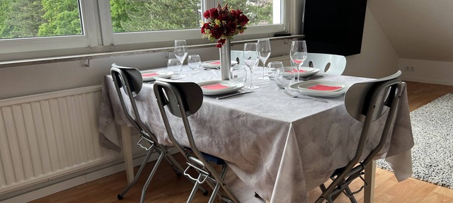 Apartment 'Ruhige Wohnung Nahe Zentrum U Messe' with Private Pool