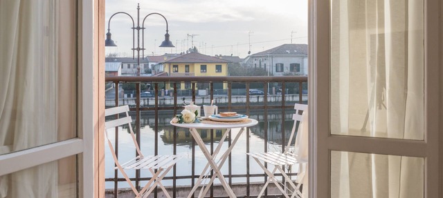 Apartment with balcony on the Po river