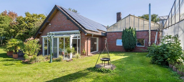 Apartment with Conservatory near Movie Park, Private Terrace, and Wi-Fi