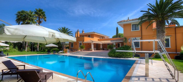 Apartment with pool, soccer field, tennis court, beach volleyball, m991