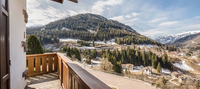 Appartamento Primavera 1 with Mountain View, Wi-Fi, Balcony & Garden