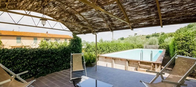 Appealing apartments in Cantagrillo with shared pool