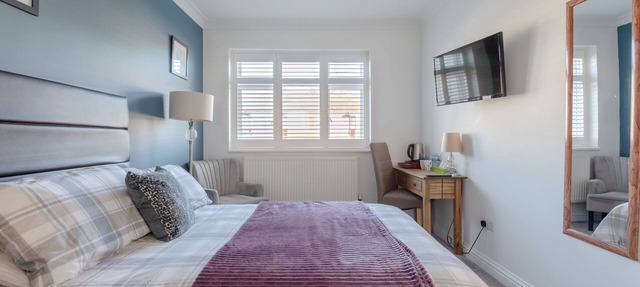 Apple House Wembley -Double Room with Ensuite