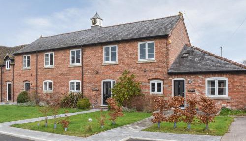 Apple Tree Barn- Uk40791