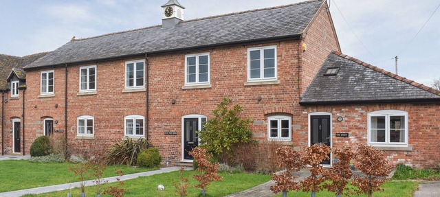 Apple Tree Barn- UK40791