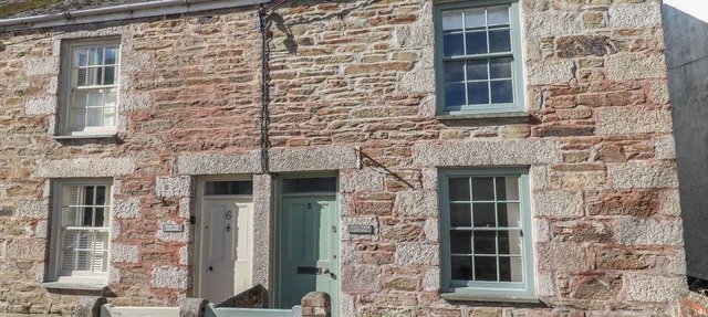 APPLE TREE COTTAGE, pet friendly, character holiday cottage in Gweek