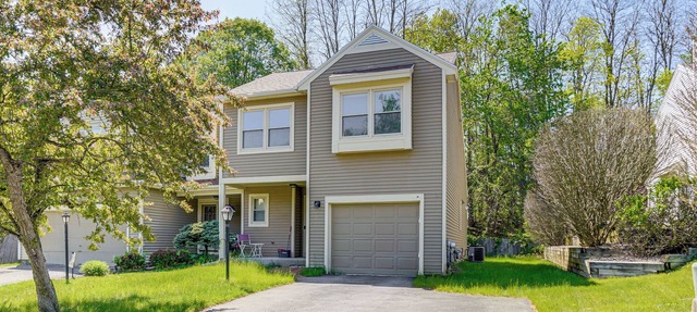 Apt within Townhome: Albany Estate w/Yard Access