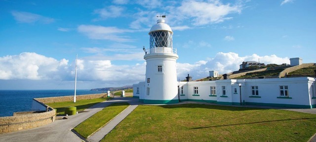 Argus Cottage situated on the Pendeen Lighthouse site, on a majestic granite headland for 3 guests.