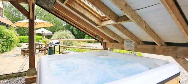 Ash - Three Bedroom House, Sleeps 6