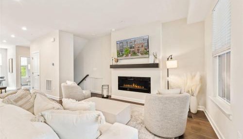 Ashburn 4-BR Homestay Close to Dulles & METRO