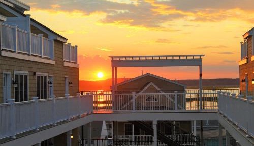 Ashworth Escape Balcony Steps to Beach AC