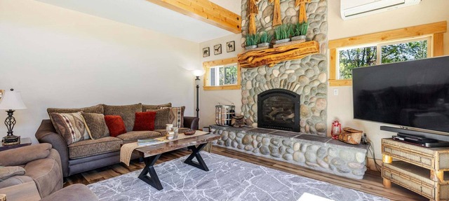 Aspen Place - River Access, Ping Pong, Gorgeous Home & Location