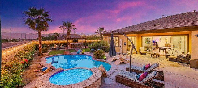 At Colossus/Game Room/Pool/Spa/HUGE LOT
