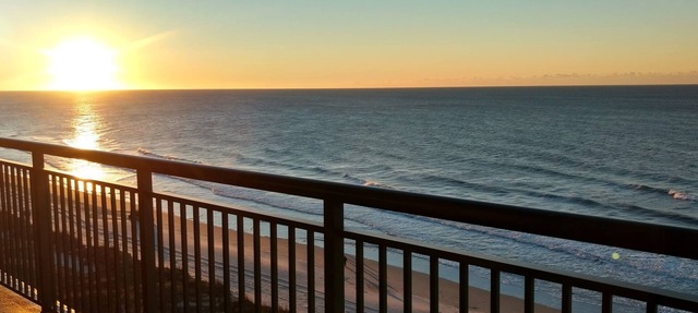 AWESOME Beachfront Condo; Clean, Smart; Lazy River, Hot Tub, Pools; Book Fast!