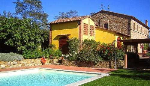 Awesome Home In Capraia E Limite