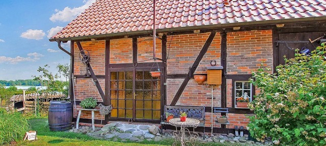 Awesome home in Jabel with lake view