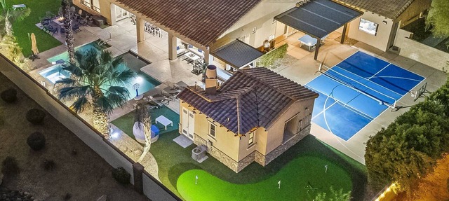 Azul: Pool, Spa, Fire Pit and Pickle Ball Court!